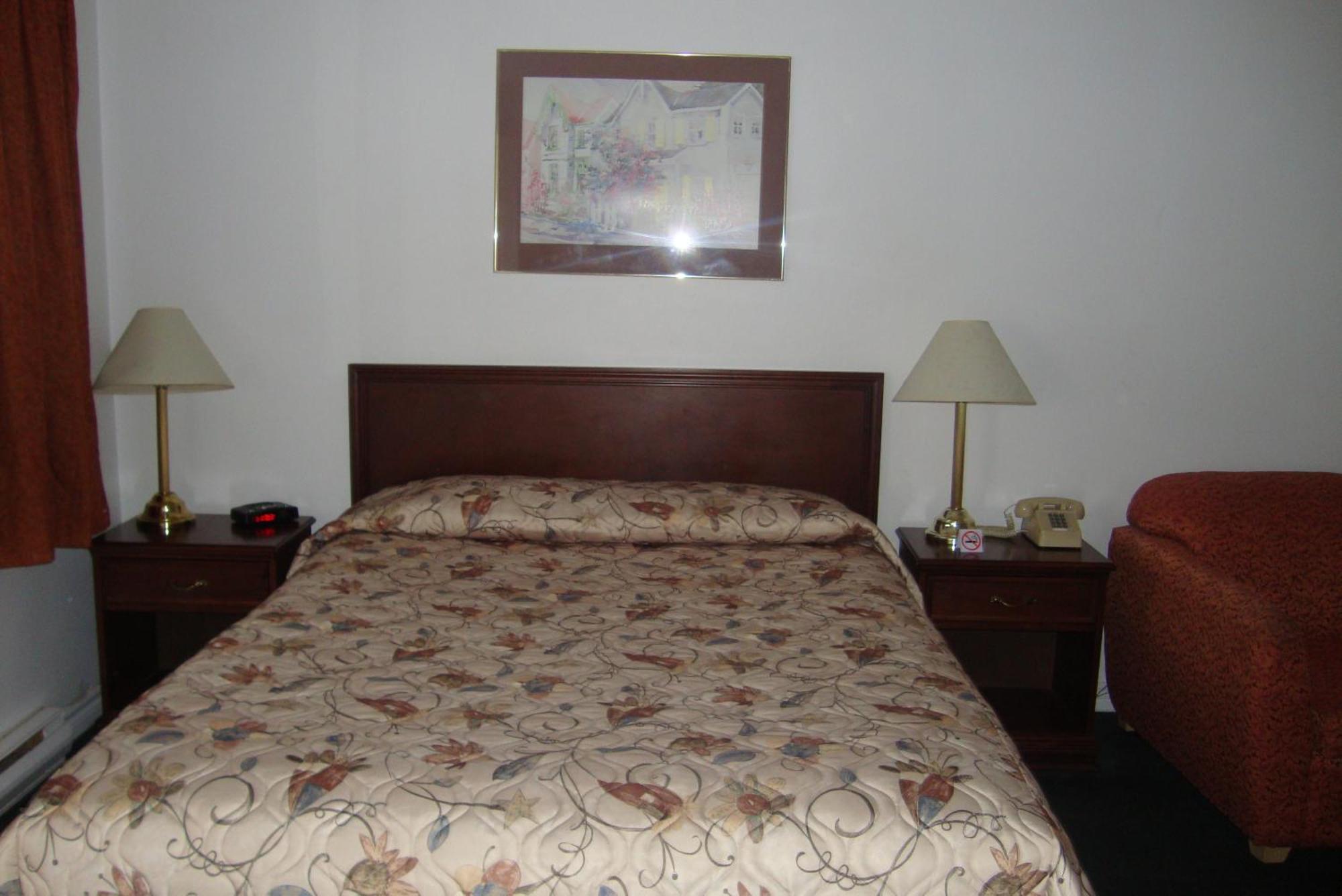Royal Napanee Inn ナパニー エクステリア 写真