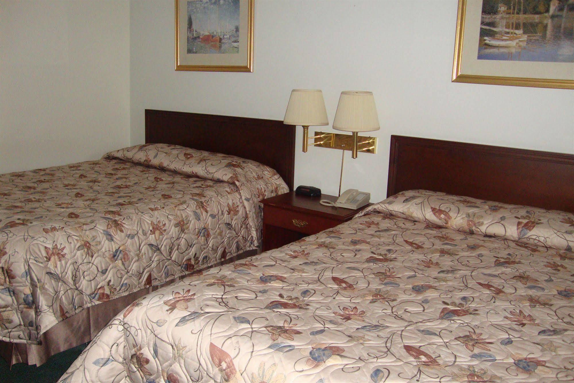 Royal Napanee Inn ナパニー エクステリア 写真