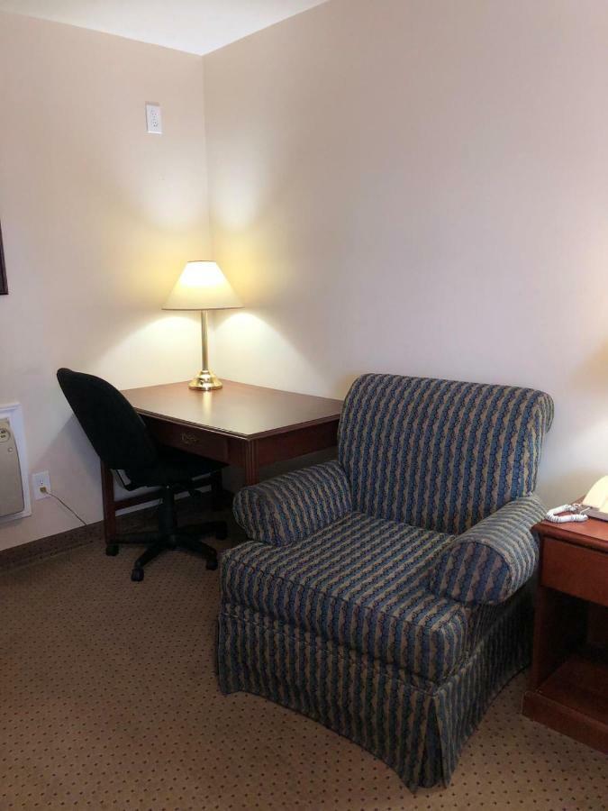 Royal Napanee Inn ナパニー エクステリア 写真